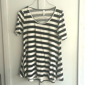 Small Lularoe perfect tee
